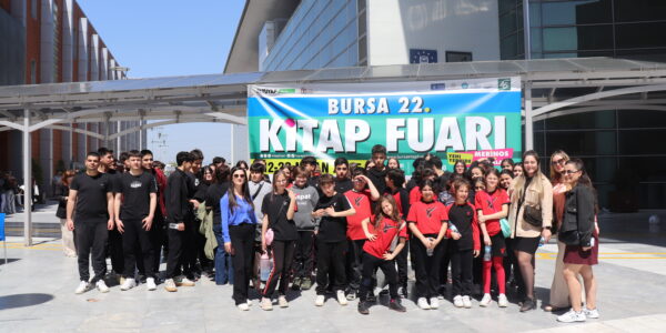 İspat Bademli öğrencileri Bursa 22. Kitap Fuarı'nda